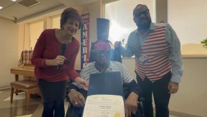 Air Force veteran Franklin Martin is thanked by Linda Spiegel and Ricardo Sola.